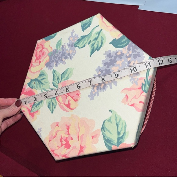 Pink roses HAT BOX and TOP hexagon PINK ROSES Fairy Whimsy 10x12x6” 6 Sides VTG - Picture 4 of 11